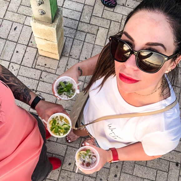 Meet your Posher, Lauren💋 - Picture 2 of 4